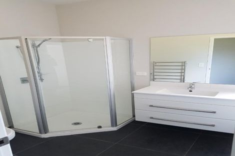 Photo of property in 28 Wautaiti Drive, Riverhead, 0820