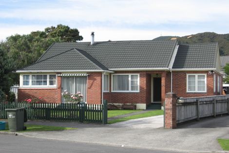 Photo of property in 82 Hall Crescent, Epuni, Lower Hutt, 5011