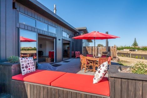 Photo of property in 18 Story Street, Foxton Beach, Foxton, 4815