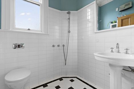 Photo of property in 49 Hawker Street, Mount Victoria, Wellington, 6011