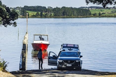 Photo of property in 10 Waikohi Avenue, Glenbrook, 2681