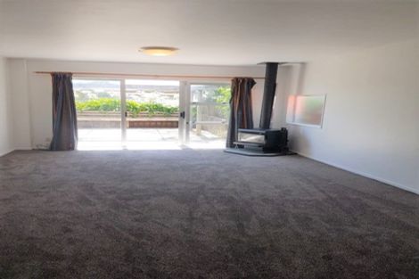 Photo of property in 2/31 Mana Avenue, Titahi Bay, Porirua, 5022