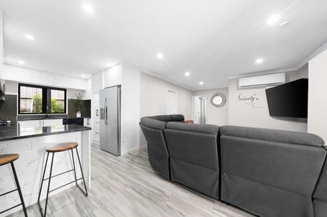 Photo of property in Oakwood Manor, 608c Massey Road, Mangere, Auckland, 2022