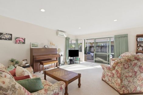 Photo of property in 8 Webb Place, Papamoa Beach, Papamoa, 3118