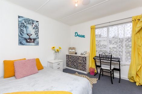 Photo of property in 126 Omata Road, Marfell, New Plymouth, 4310