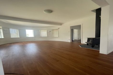 Photo of property in 7 Springbank Lane, Te Atatu Peninsula, Auckland, 0610