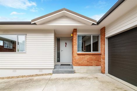 Photo of property in 13a Jenelin Road, Glendene, Auckland, 0602