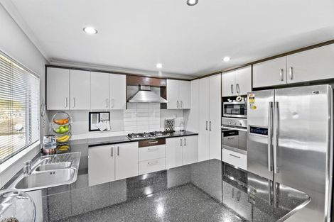 Photo of property in 38 Fairchild Avenue, Goodwood Heights, Auckland, 2105