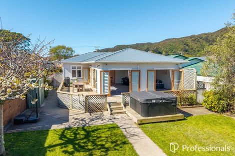 Photo of property in 18 Birdwood Road, Waterloo, Lower Hutt, 5011