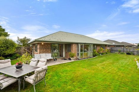Photo of property in 25 Farquhars Road, Redwood, Christchurch, 8051