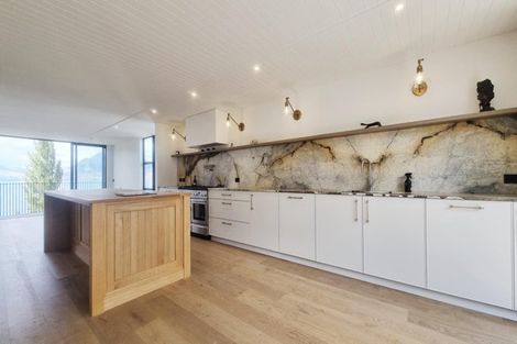 Photo of property in 66 Cedar Drive, Kelvin Heights, Queenstown, 9300