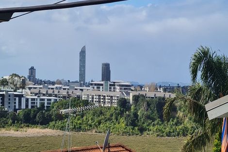 Photo of property in 44 Exmouth Road, Northcote, Auckland, 0627