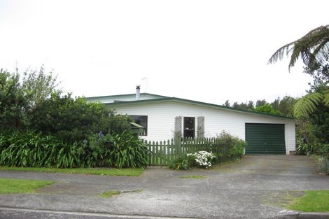 Photo of property in 15 Prudence Place, Oakura, 4314