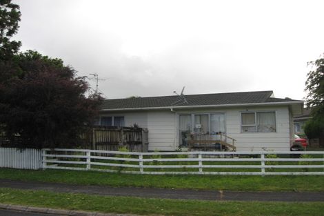 Photo of property in 25a Challen Close, Conifer Grove, Takanini, 2112