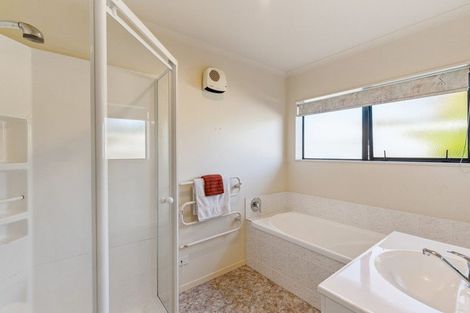 Photo of property in 32 Monarch Place, Paraparaumu Beach, Paraparaumu, 5032