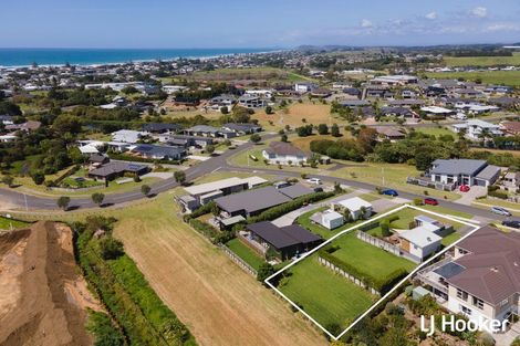 Photo of property in 8 Tohora View, Waihi Beach, 3611