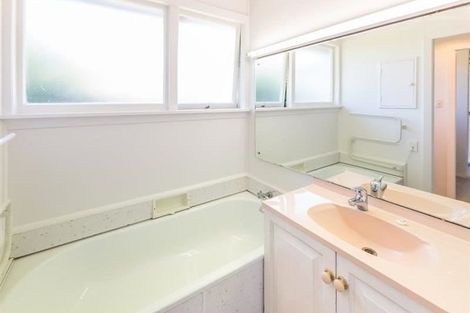 Photo of property in 25 Rosedale Place, Avonhead, Christchurch, 8042