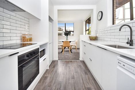 Photo of property in 5/44 Sunnyside Road, Sunnyvale, Auckland, 0612