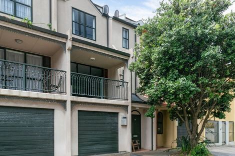 Photo of property in 19 Ballantrae Place, Thorndon, Wellington, 6011