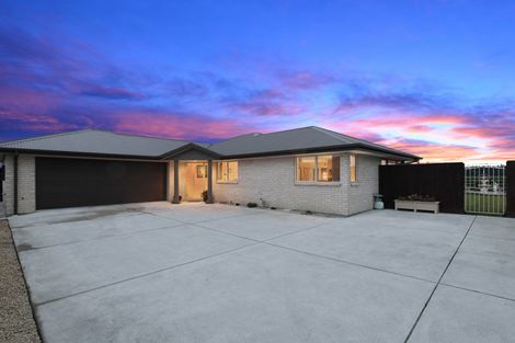 Photo of property in 11 Walnut Way, Rangiora, 7400