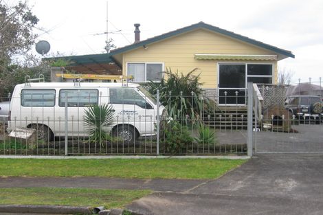 Photo of property in 10 Leatham Crescent, Opaheke, Papakura, 2113