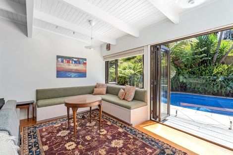 Photo of property in 3 Puriri Place, Whitianga, 3510