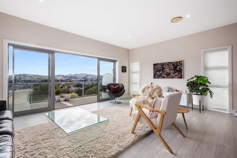 Photo of property in 10 Madeira Close, Whitby, Porirua, 5024