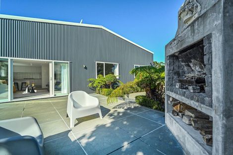 Photo of property in 28 Pitt Street, Clive, 4102