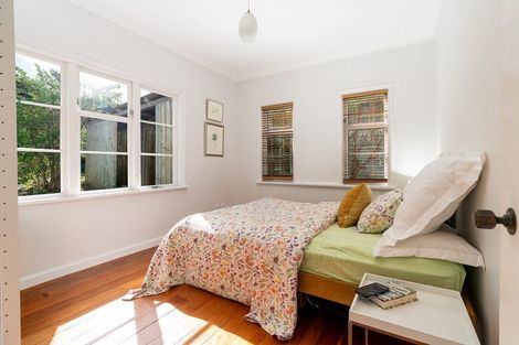 Photo of property in 189 Breaker Bay Road, Breaker Bay, Wellington, 6022