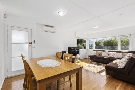 Photo of property in 2 Kenmore Street, Newlands, Wellington, 6037