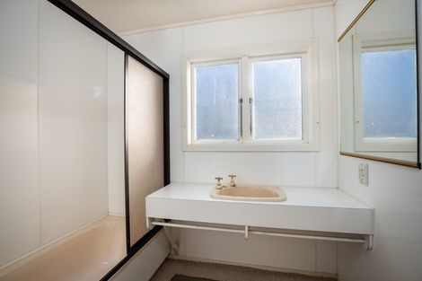 Photo of property in 37 Wallace Place, Westown, New Plymouth, 4310