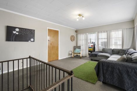 Photo of property in 3 Blenheim Place, Vogeltown, New Plymouth, 4310