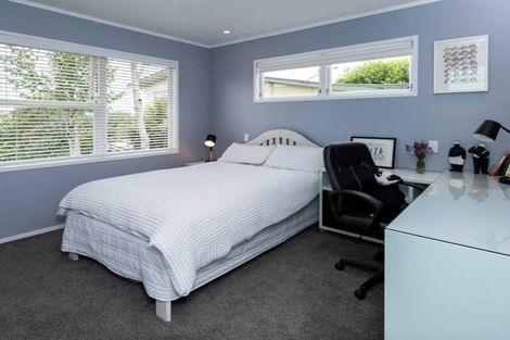 Photo of property in 17 Maugham Drive, Bucklands Beach, Auckland, 2014