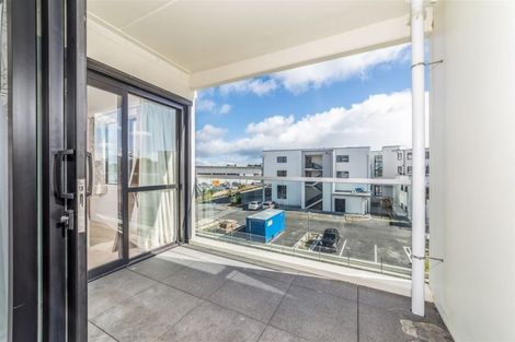 Photo of property in Apollo Apartments, 201/46 Rosedale Road, Rosedale, Auckland, 0632
