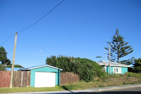 Photo of property in 32 The Avenue, Otaki Beach, Otaki, 5512