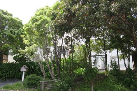 Photo of property in 29 Heathcote Road, Castor Bay, Auckland, 0620