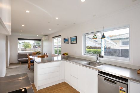 Photo of property in 4 Tingey Place, Awapuni, Palmerston North, 4412