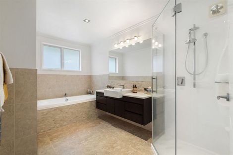 Photo of property in 68 Exmouth Road, Northcote, Auckland, 0627