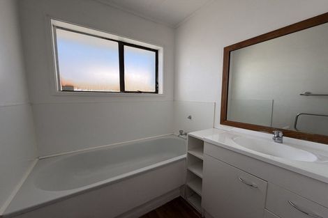 Photo of property in 2/35 Palliser Lane, Browns Bay, Auckland, 0630