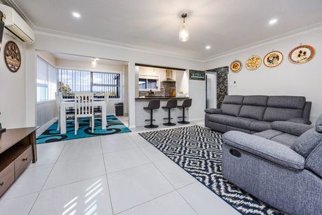 Photo of property in 6 Lucas Place, Weymouth, Auckland, 2103