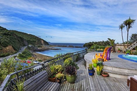 Photo of property in 11 Cave Road, Houghton Bay, Wellington, 6023