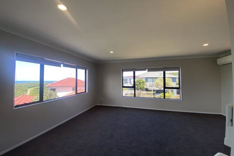 Photo of property in 6 Bury Grove, Strathmore Park, Wellington, 6022