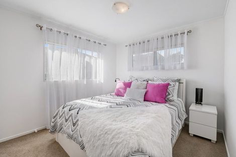 Photo of property in 2/12 Sundown Avenue, Manly, Whangaparaoa, 0930