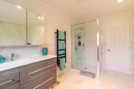 Photo of property in 6 Hogarth Rise, West Harbour, Auckland, 0618