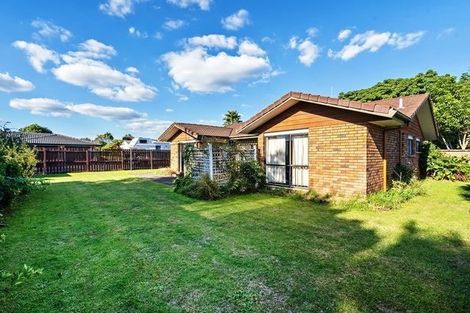 Photo of property in 11 Evanda Crescent, Conifer Grove, Takanini, 2112