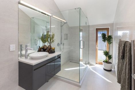 Photo of property in 18 College Avenue, Strowan, Christchurch, 8052