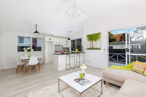 Photo of property in 2/21 Kitewao Street, Northcote, Auckland, 0627