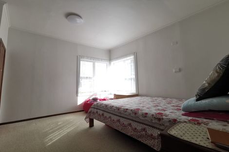 Photo of property in 52 Old Lake Road, Narrow Neck, Auckland, 0624