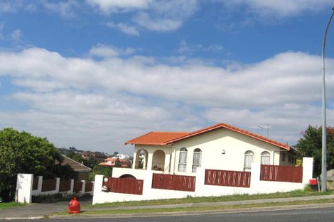 Photo of property in 110 John Downs Drive, Browns Bay, Auckland, 0630