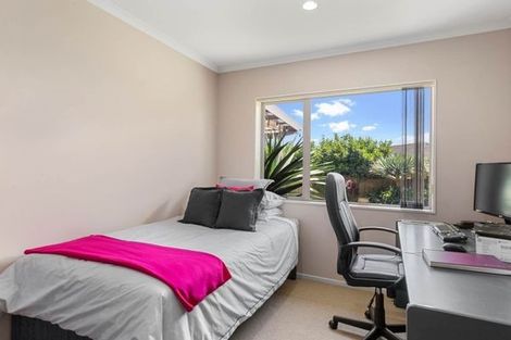 Photo of property in 14 Greta Banks Place, Wattle Downs, Auckland, 2103